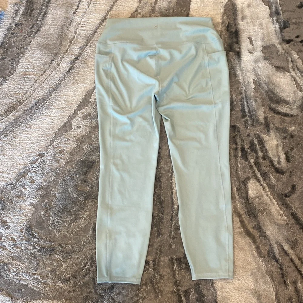 RBX pastel sage green crop leggings with side pockets size XL NWOT - Picture 2 of 11